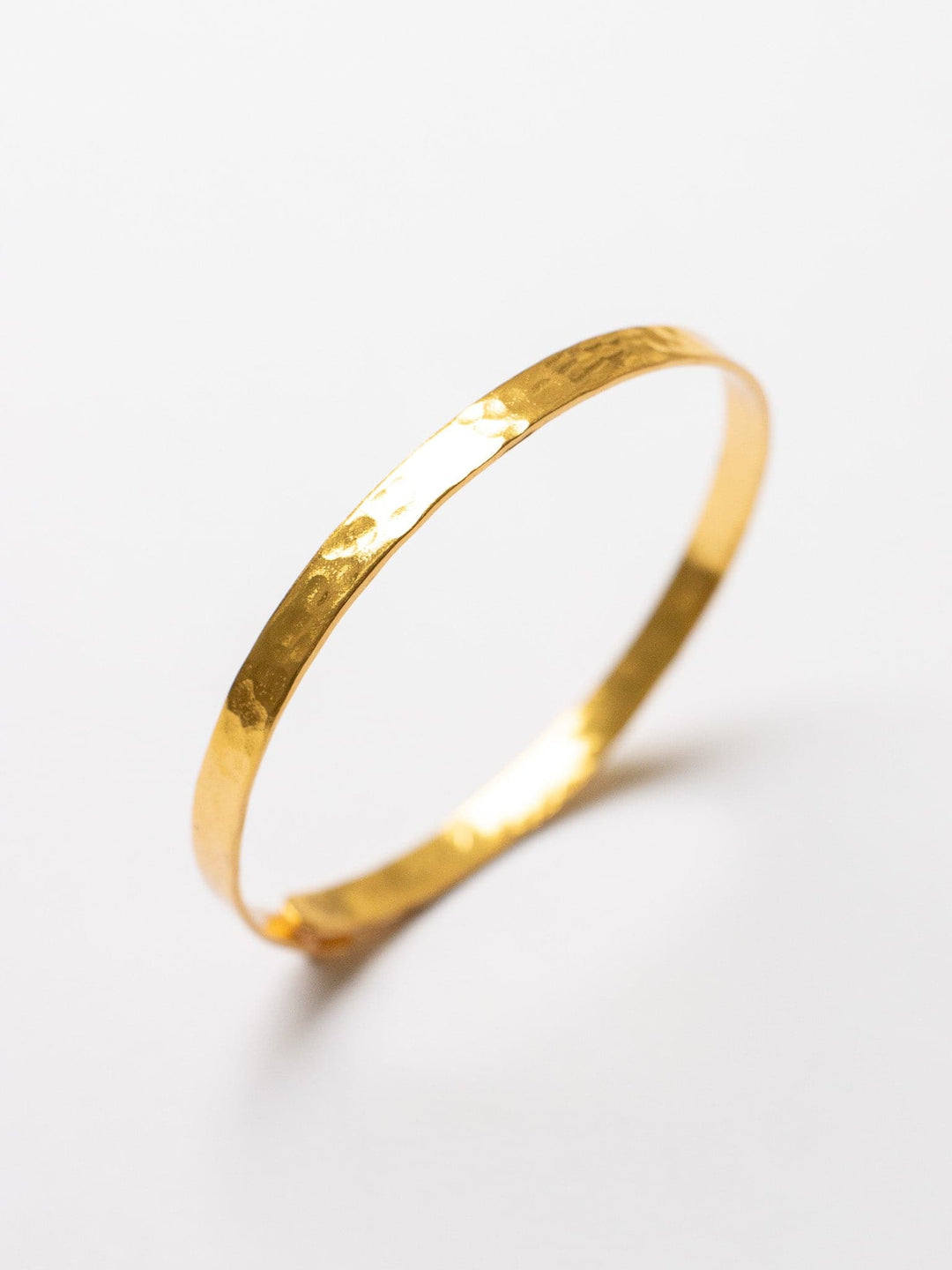 Lisa Hammered Bangle - Armreif (wasserfest)