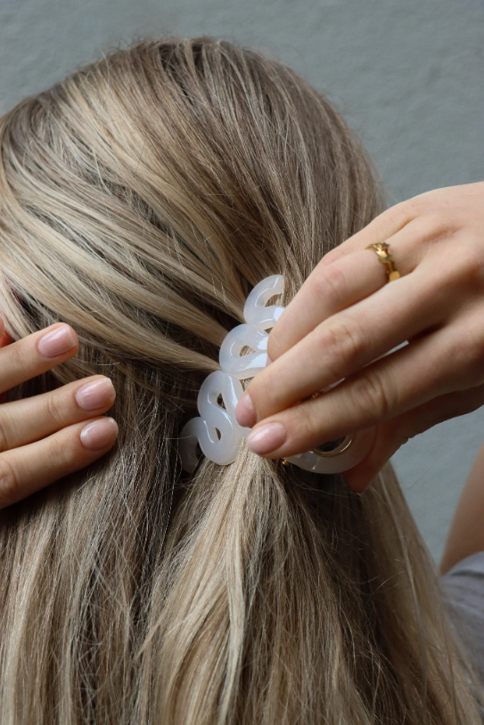 Bad Hair Day? Clip Happens! Diese Haaraccessoires sind jetzt angesagt