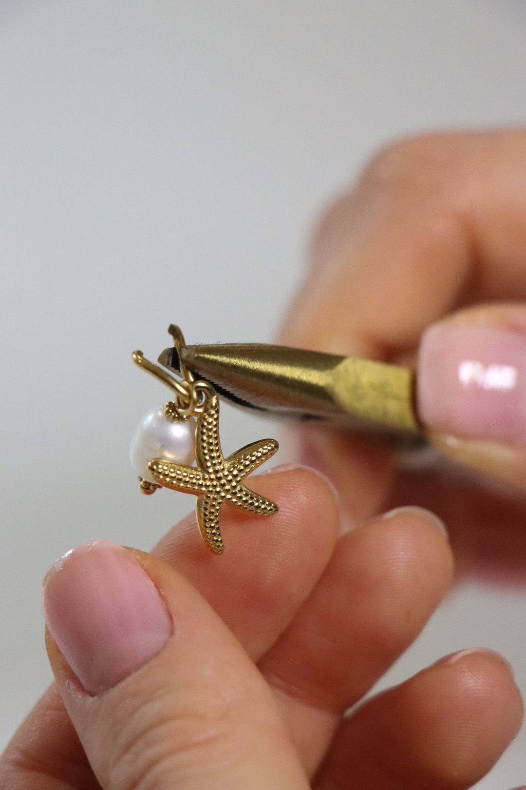 How to Connect: Charm befestigen und persönliche Kette designen