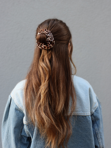 Leo Miriam Scrunchie – samtiges Haargummi