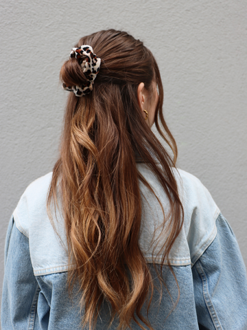 Leo Miriam Scrunchie – samtiges Haargummi