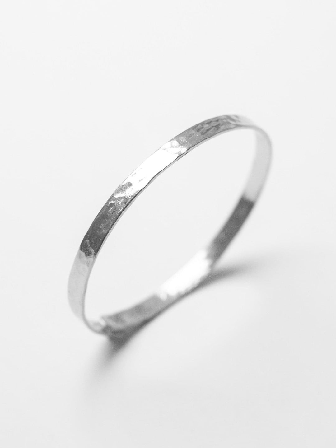 Lisa Hammered Bangle - Armreif (wasserfest)