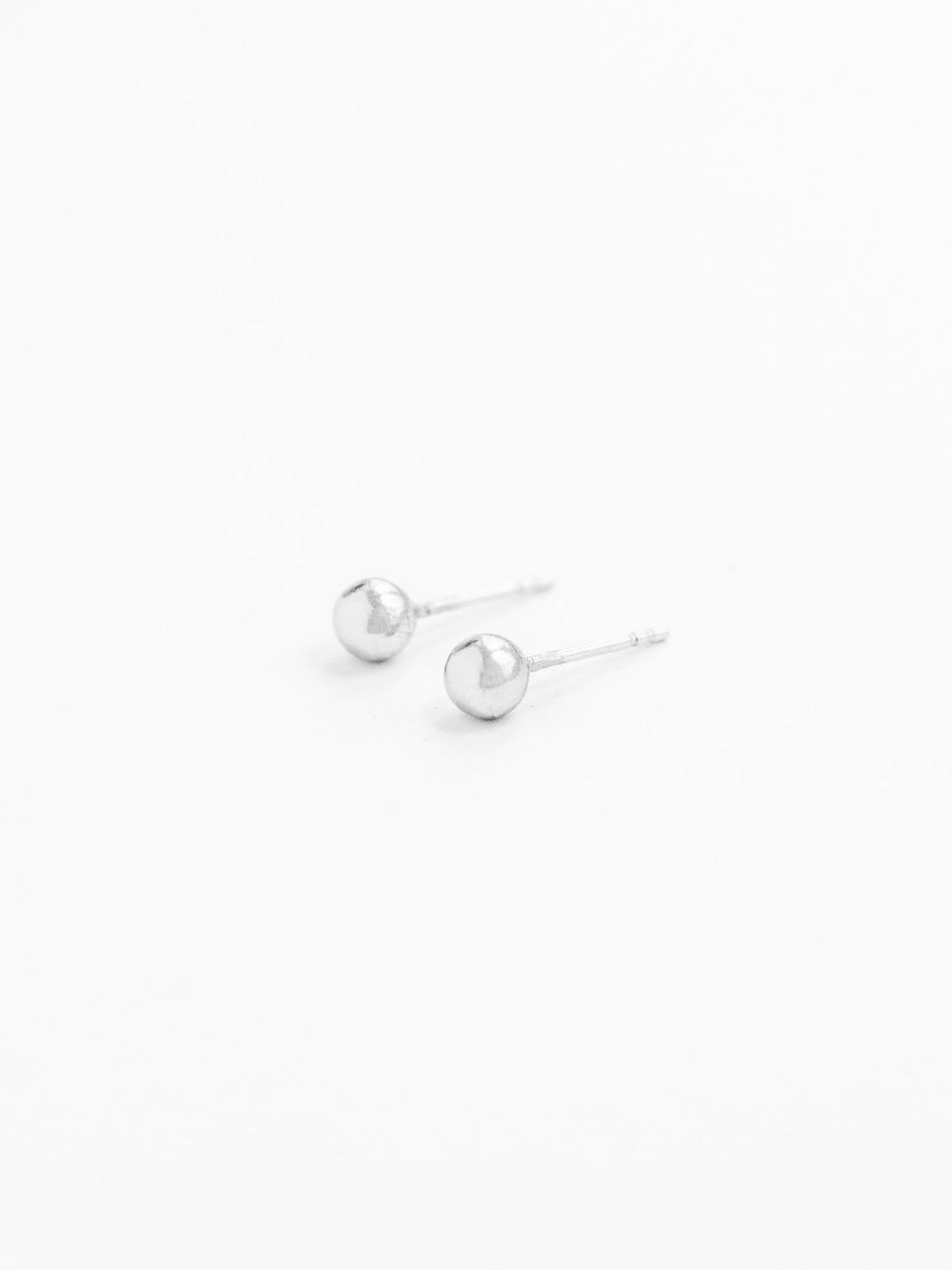 Olivia Studs - Ohrstecker (wasserfest)