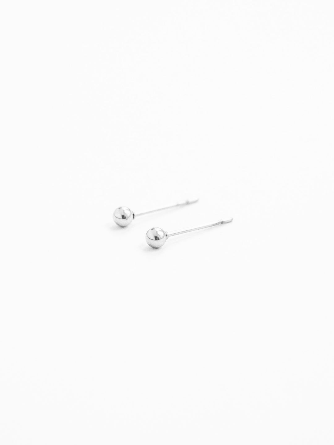 Olivia Studs - Ohrstecker (wasserfest)