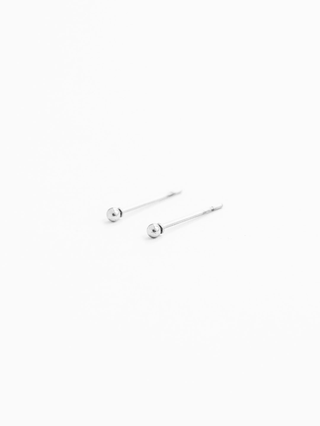 Olivia Studs - Ohrstecker (wasserfest)