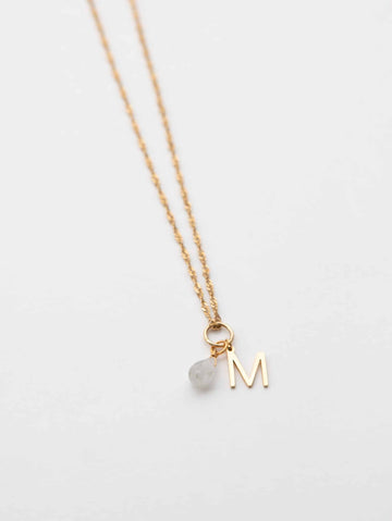 Personalized Valeria Stone Necklace - Buchstabenkette (wasserfest) - Rosenquarz