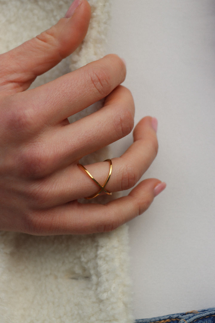 Big Crossed Ring - Fingerring (wasserfest)