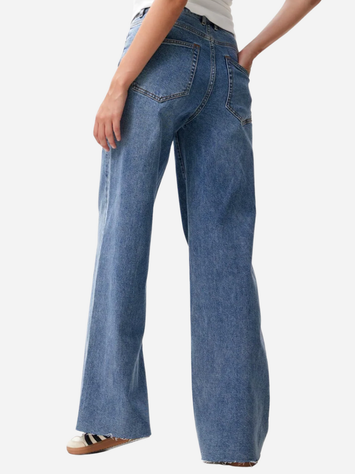 Loose Jeans - Catwalk Junkie