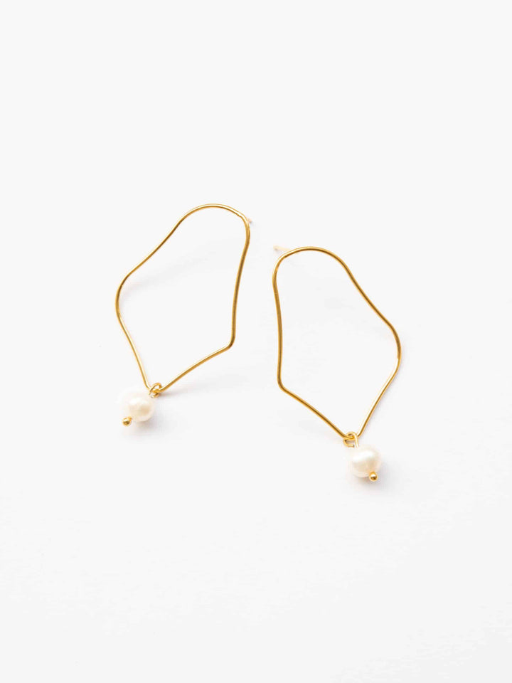 Pearly Berlin Earring - (waterproof)