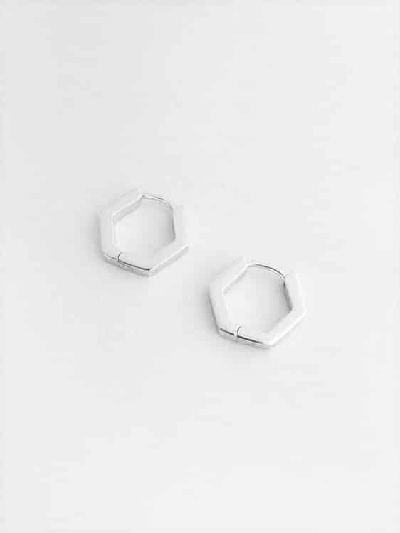 Hexagon Huggie - Creolen (waterproof)